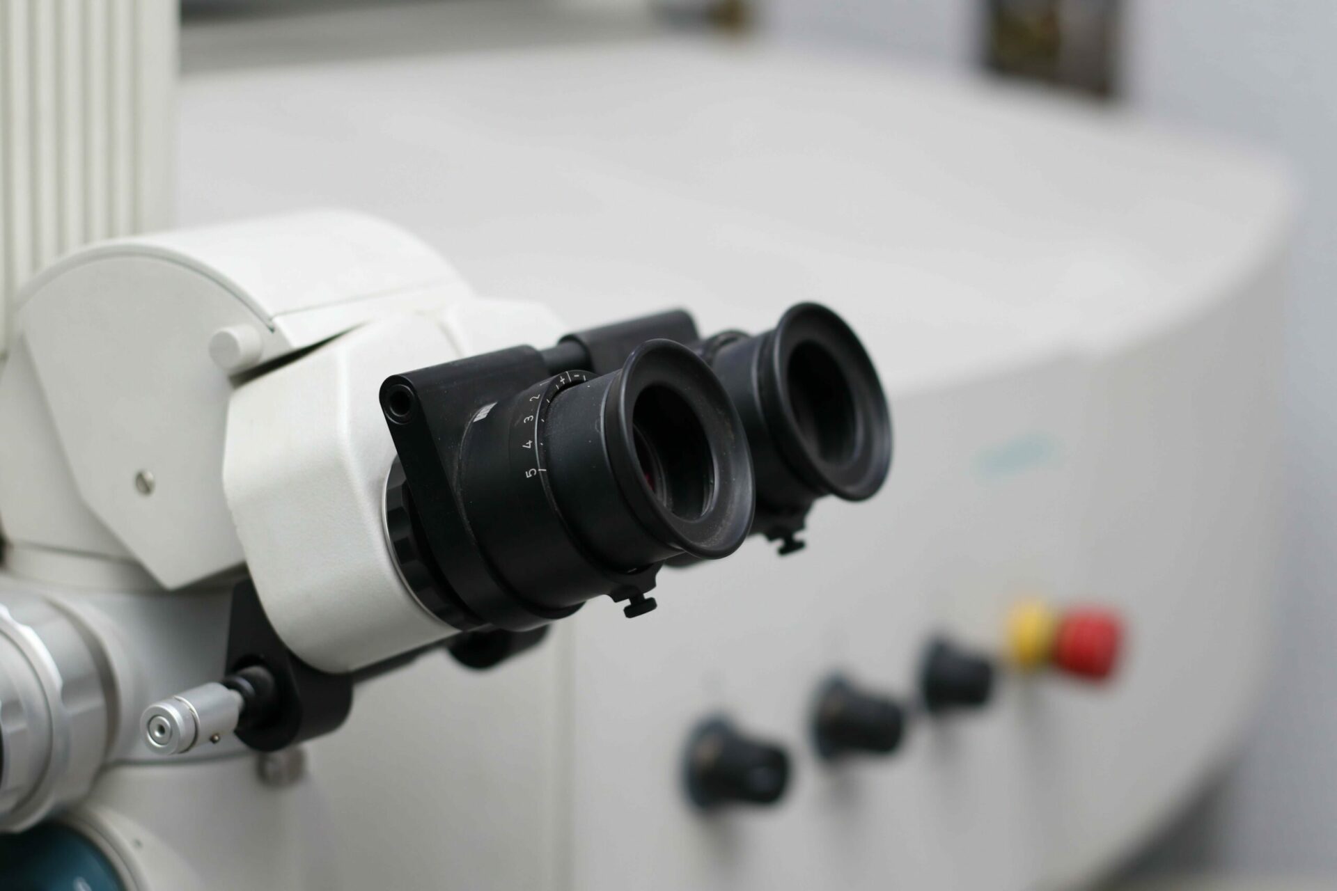 Microscopy camera lens with optical coating
